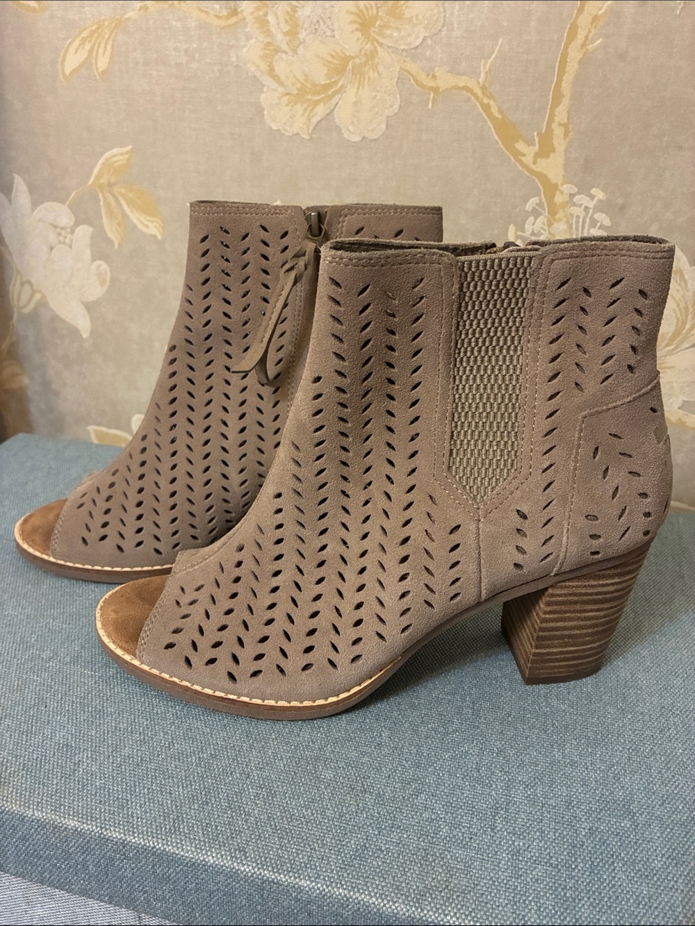 TOMS Boots
